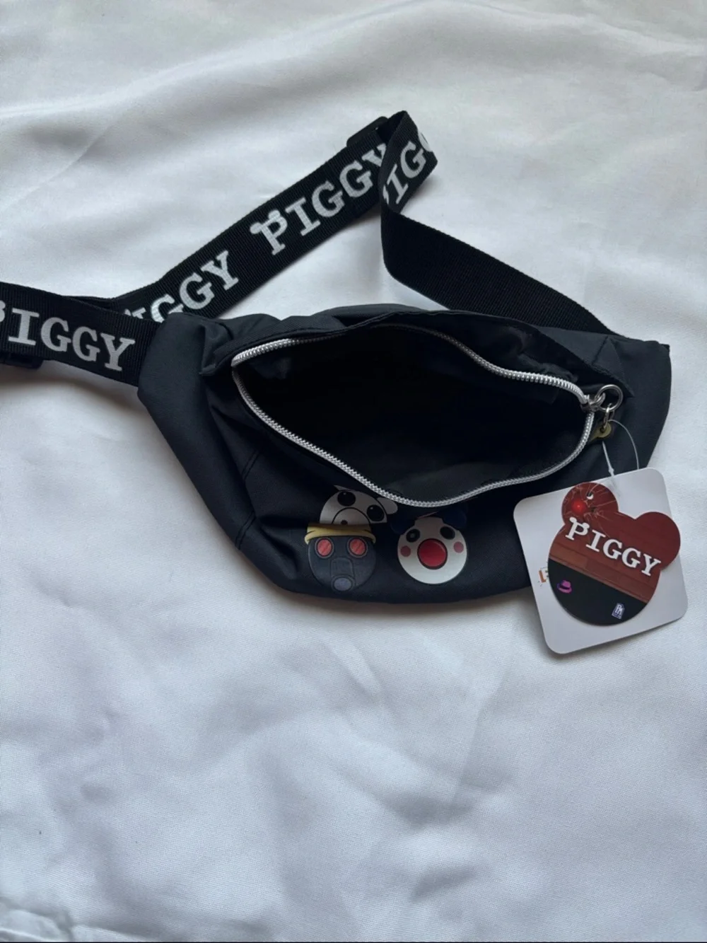 PIGGY - Piggy Characters Fanny Pack Bag (Hands-Free Pouch w/ 3D Charm, Youth)